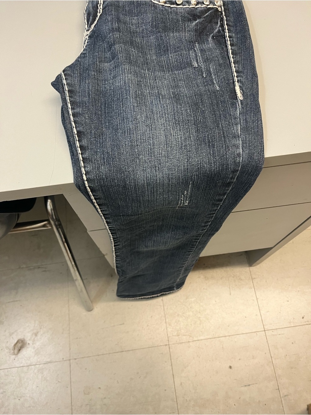 L.A. idol Women's Dark Wash Boot Cut Jeans with Embellished Back Pockets - Blue - Picture 4 of 4